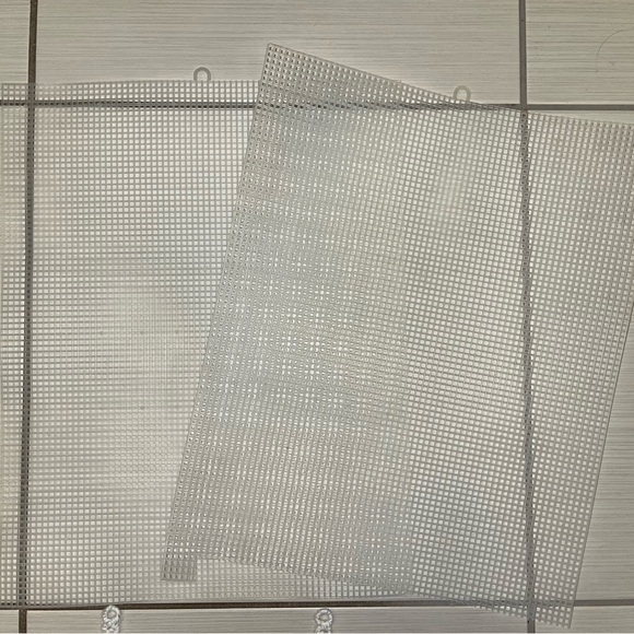 Plastic canvas different shapes and pieces - Picture 2 of 11